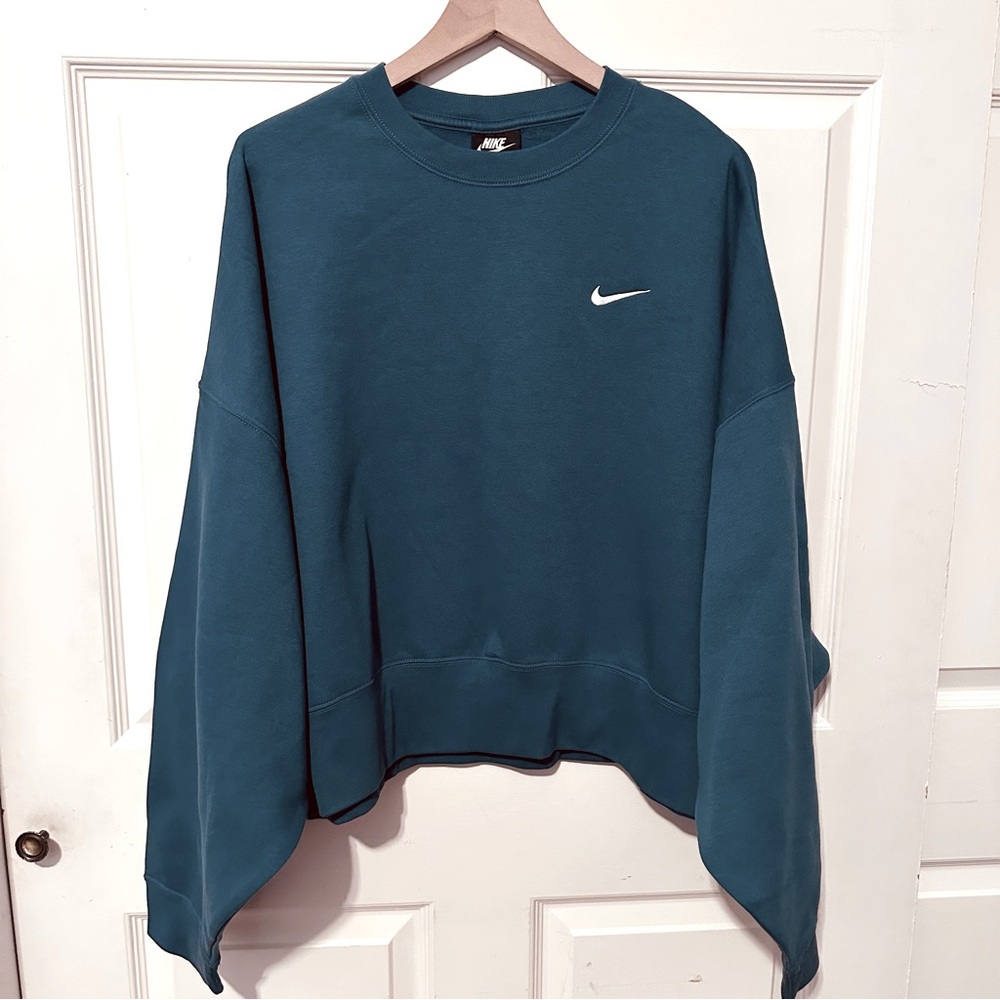 Nike | Top | Nike Sportswear Women’s Essentials Fleece Cropped Crew | Ash Green